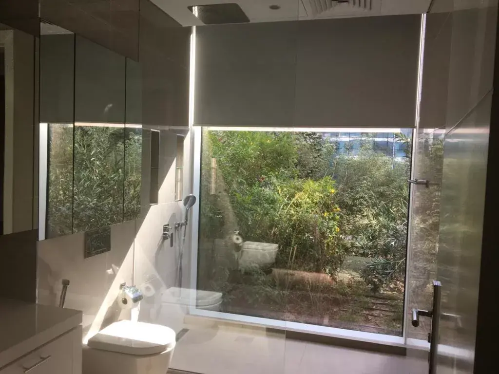 roller blinds in bathroom